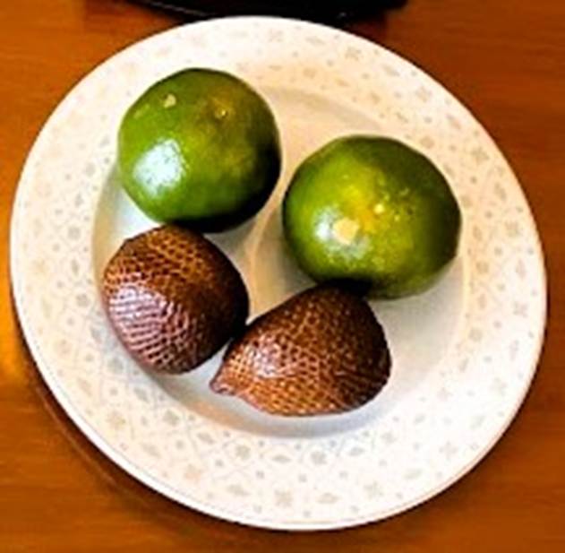 インドネシアのフルーツ。サラックとオレンジ。